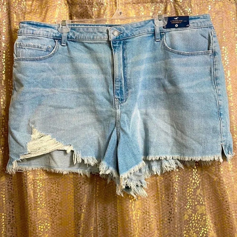Hollister ultra high rise light wash mom shorts, size 21/35 NWT